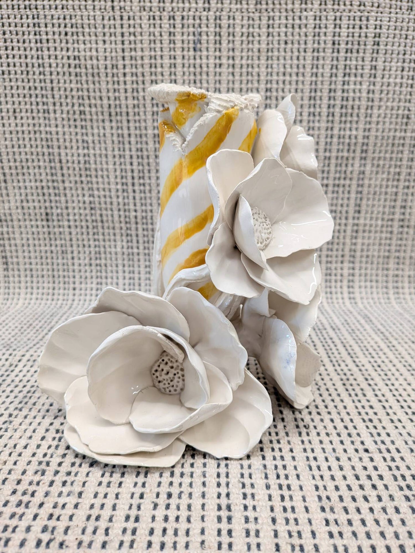 FOUR-FLOWERS – Candle holder in contemporary ceramics