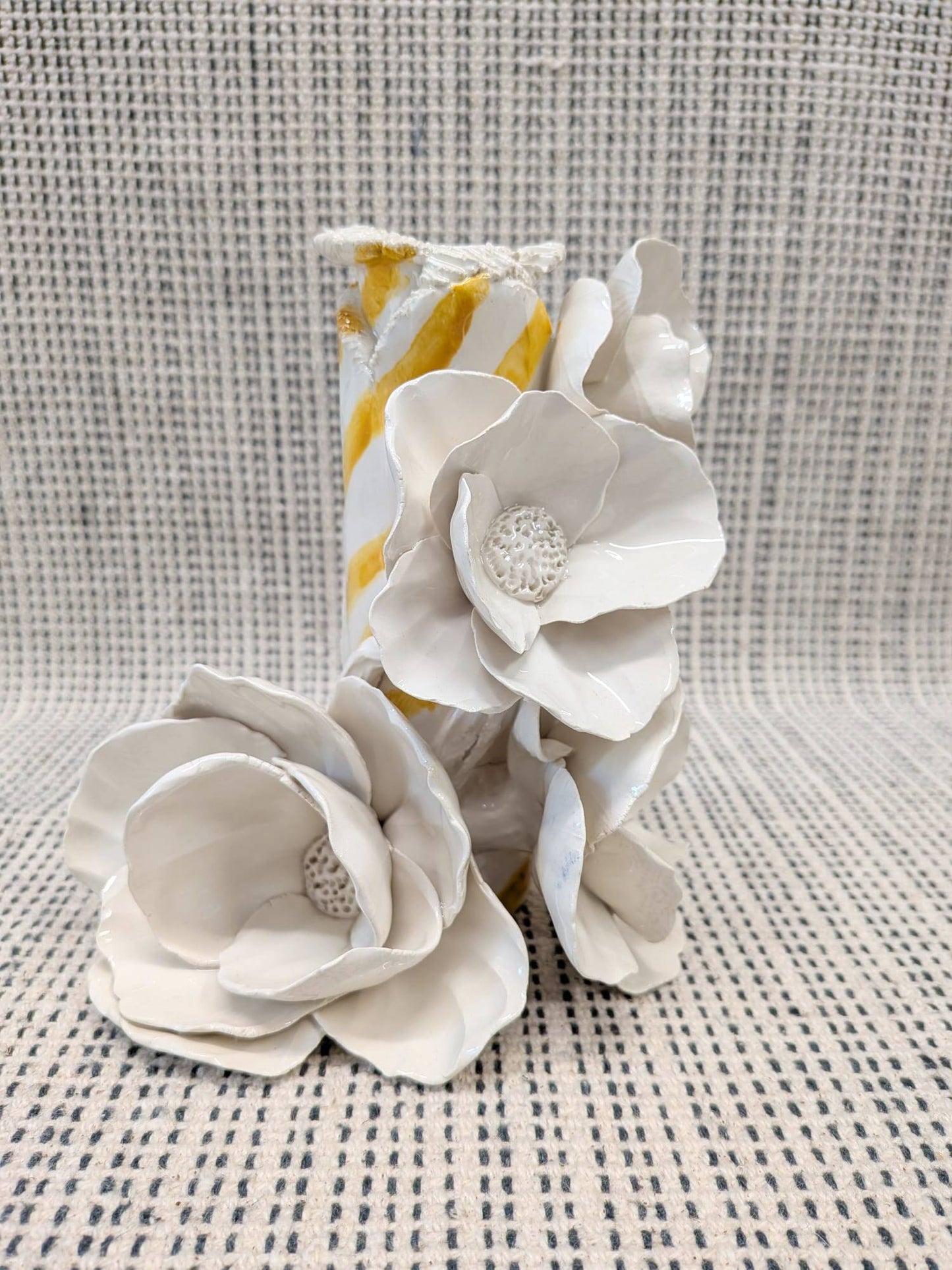 FOUR-FLOWERS  – Candle holder in contemporary ceramics