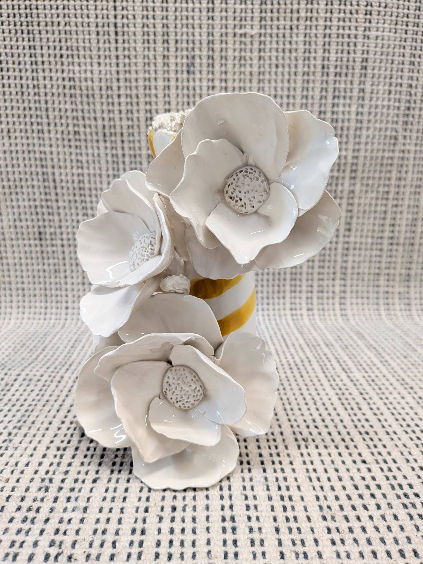 FOUR-FLOWERS  – Candle holder in contemporary ceramics
