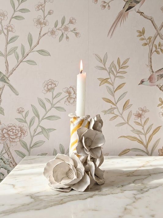 FOUR-FLOWERS  – Candle holder in contemporary ceramics