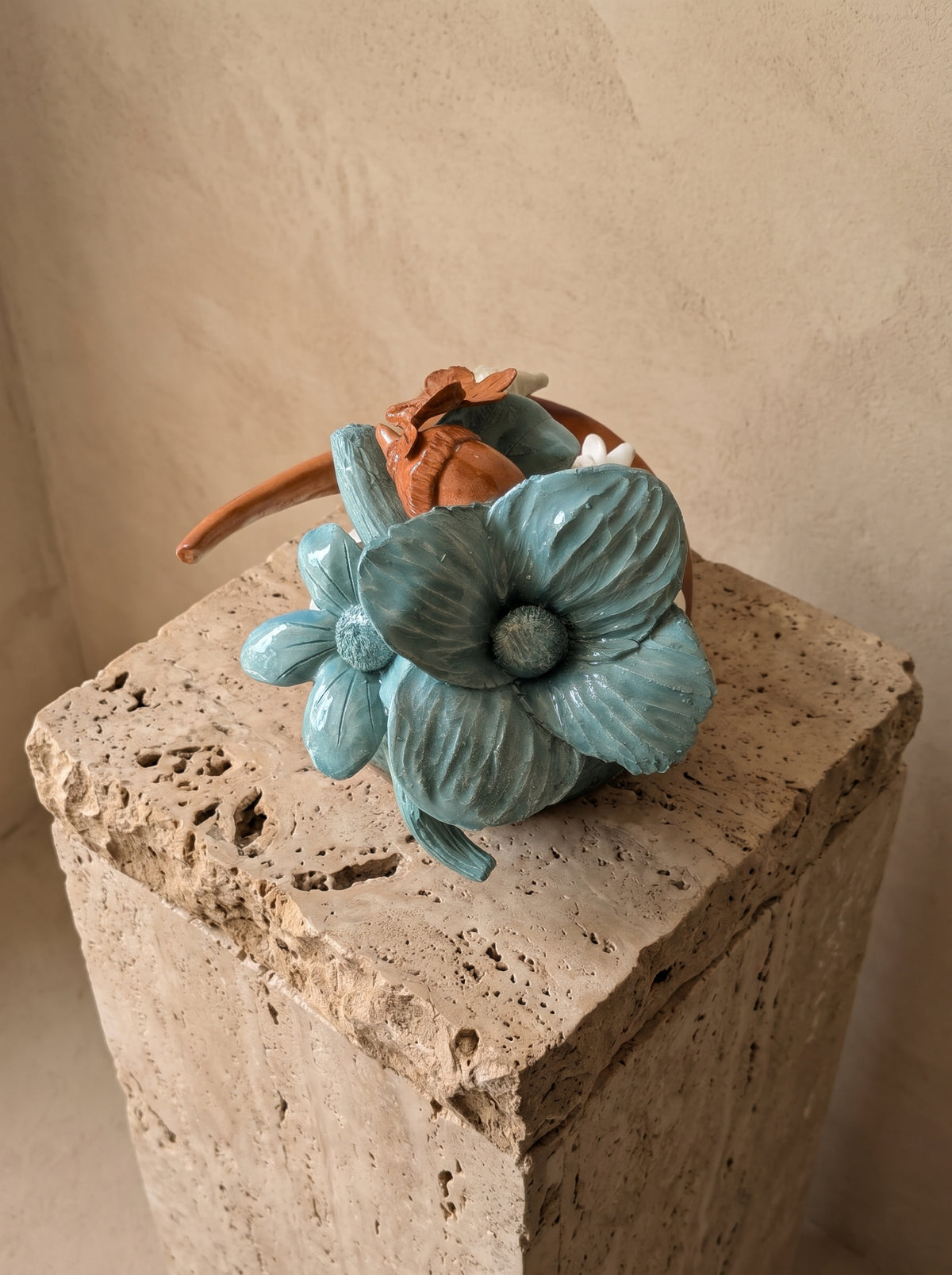 UNEXPECTED JOY – Sculptural object in contemporary ceramics